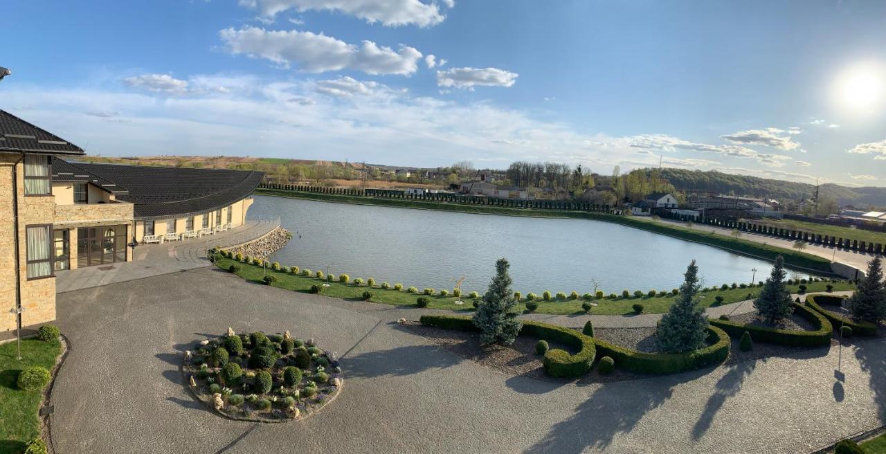 Парк-Готель Акварель Zhovkva Exterior photo